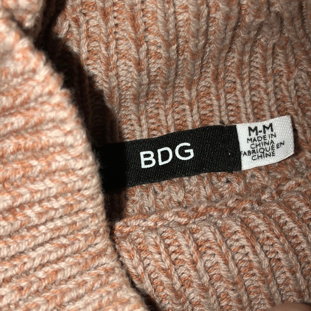 UO BDG Waffle Knit Turtleneck Sweater - Picture 7 of 7